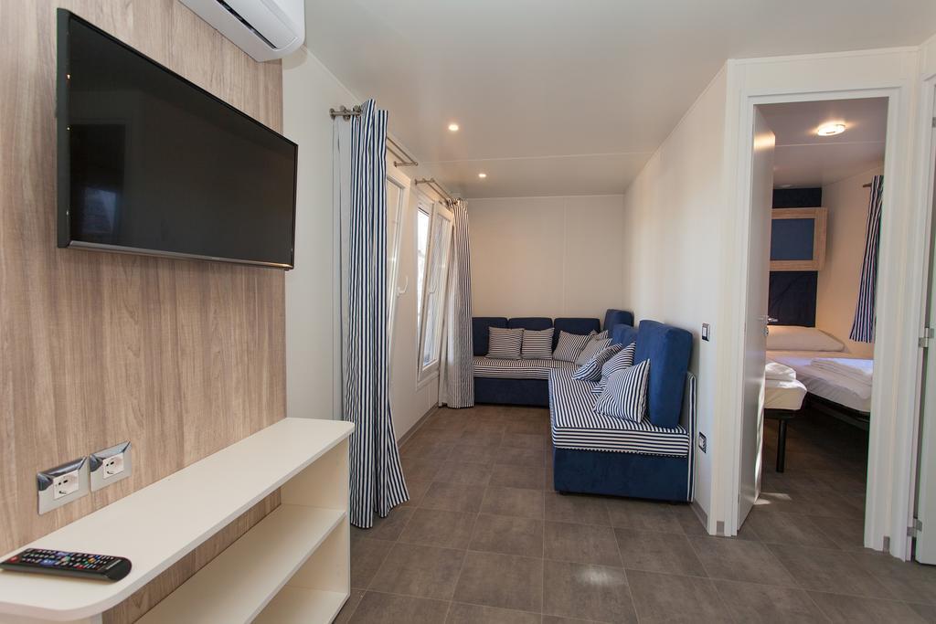 Mobile Homes And Apartments St,Denis Punat Exterior photo